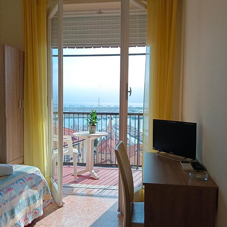 Hotel Robinia - Camera Singola con Vista Mare - 5