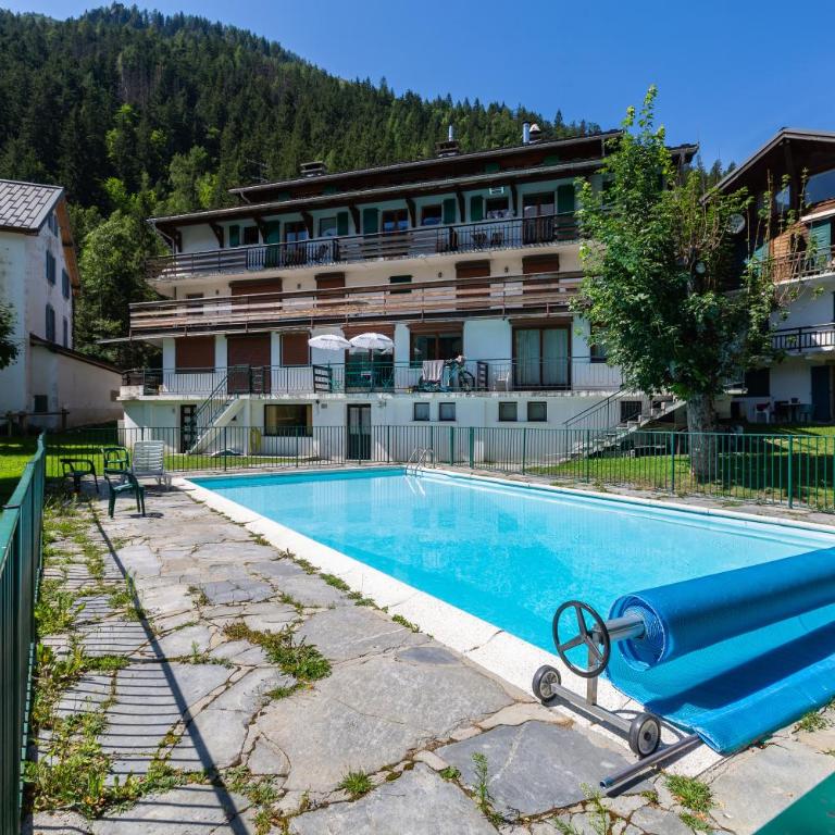 Le Bellevue 08 Cozy Alpine Apartment | Pool & Mountain Views - Happy Rentals - Appartement avec Balcon - 21