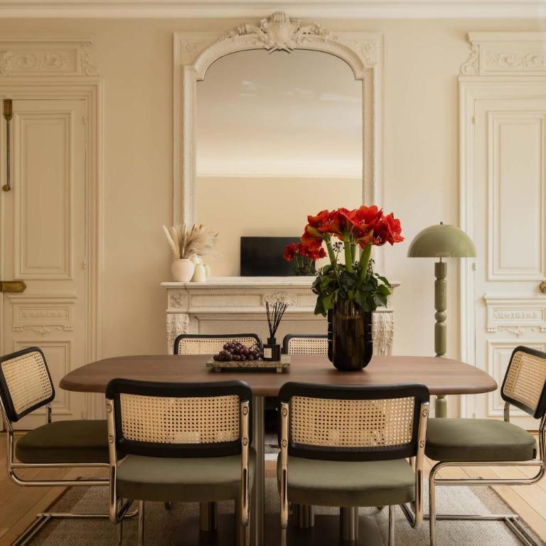 Montaigne Collection I 3BR 6P Triangle d Or - Appartement - 3