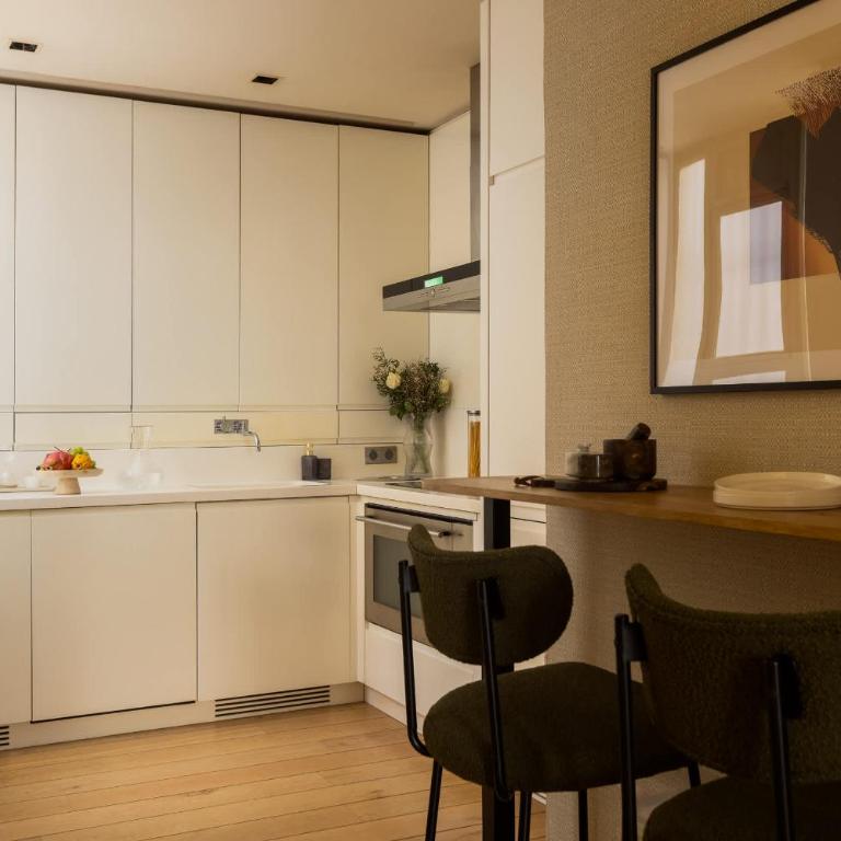 Montaigne Collection I 3BR 6P Triangle d Or - Appartement - 32