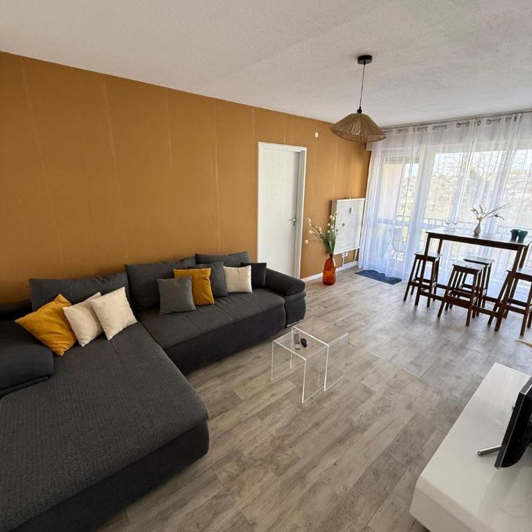 Appartement T2 rénové avec balcon et parking - Apartment mit 1 Schlafzimmer - 1
