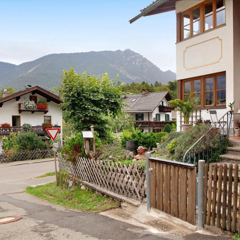 Ferienwohnung Alpspitznest - Studio mit Bergblick - 19