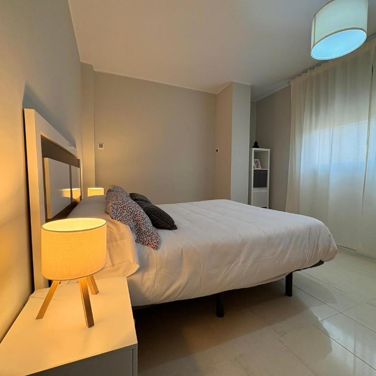 Atico con terraza y vistas en llandels - Apartamento de 2 dormitorios - 21