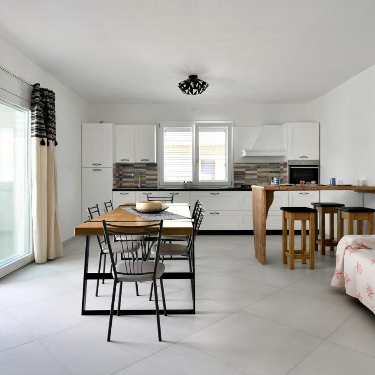 Appartamento prato al mare - Appartamento Deluxe con 2 Camere da Letto e Vista Giardino - 11