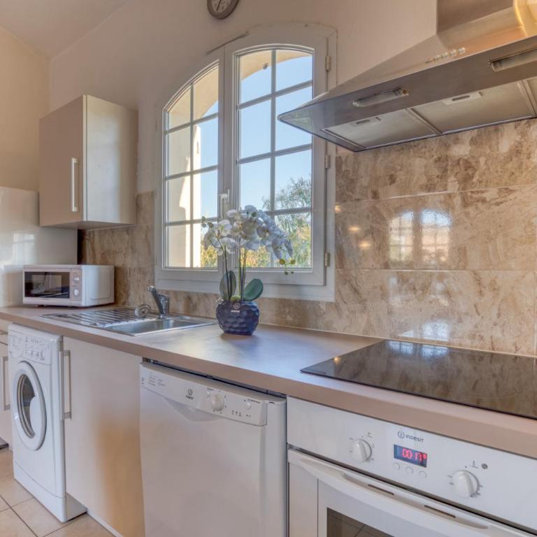 Madrague St Vincent Apt B - Two-Bedroom Deluxe Apartment with Balcony - 7