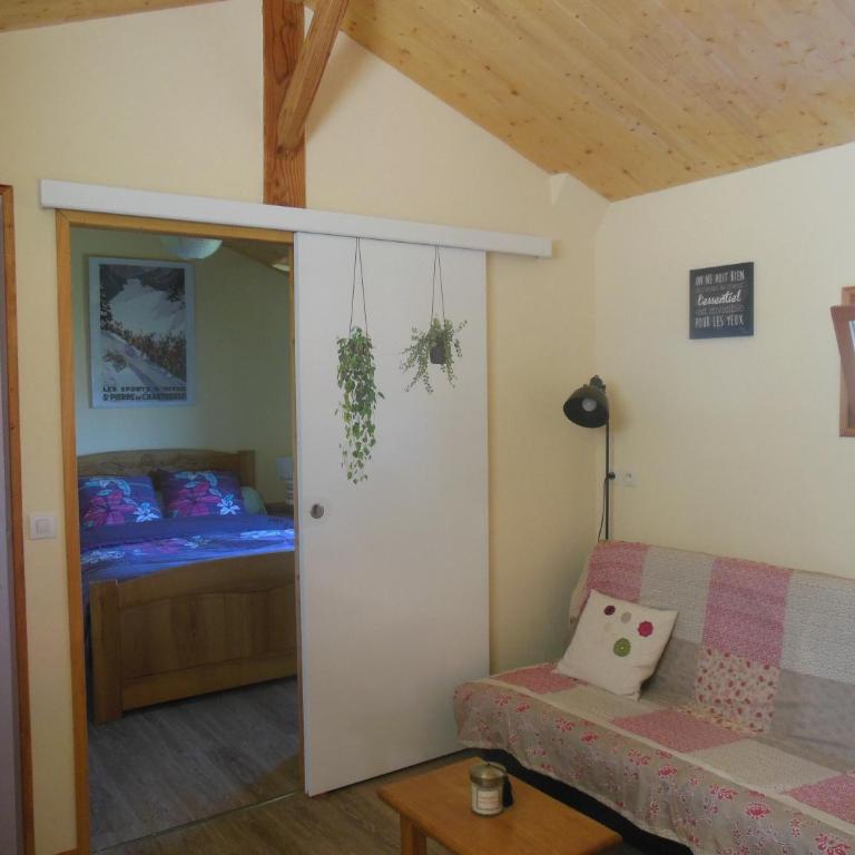 Gite 33m2, Vue Sur Le Vercors - Chambre Quadruple - Vue sur Montagnes - 10