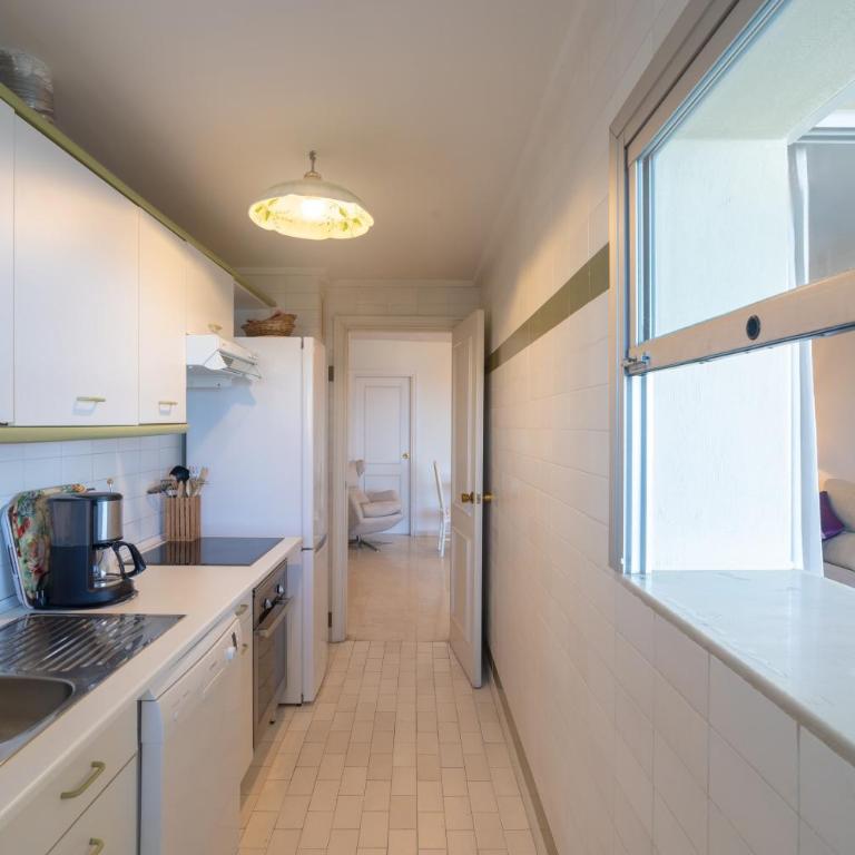 Apartment with Swimming-pool - Three-Bedroom Apartment with Water View - 11