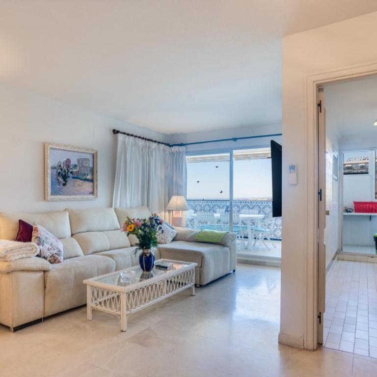 Apartment with Swimming-pool - Three-Bedroom Apartment with Water View - 7