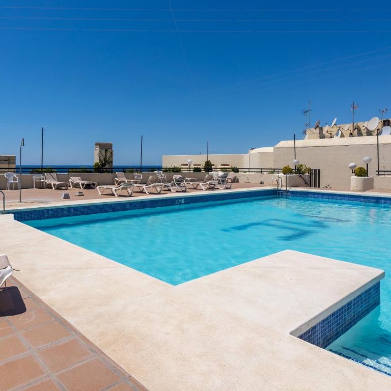Apartment with Swimming-pool - Three-Bedroom Apartment with Water View - 2
