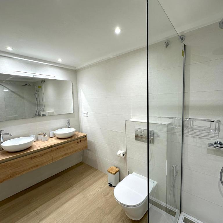 Apartment with Swimming-pool - Three-Bedroom Apartment with Water View - 22