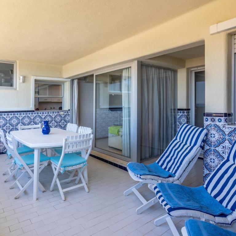 Apartment with Swimming-pool - Three-Bedroom Apartment with Water View - 5