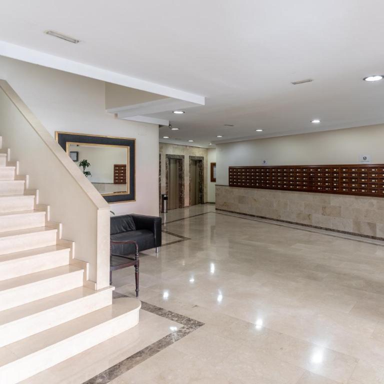 Apartment with Swimming-pool - Three-Bedroom Apartment with Water View - 25