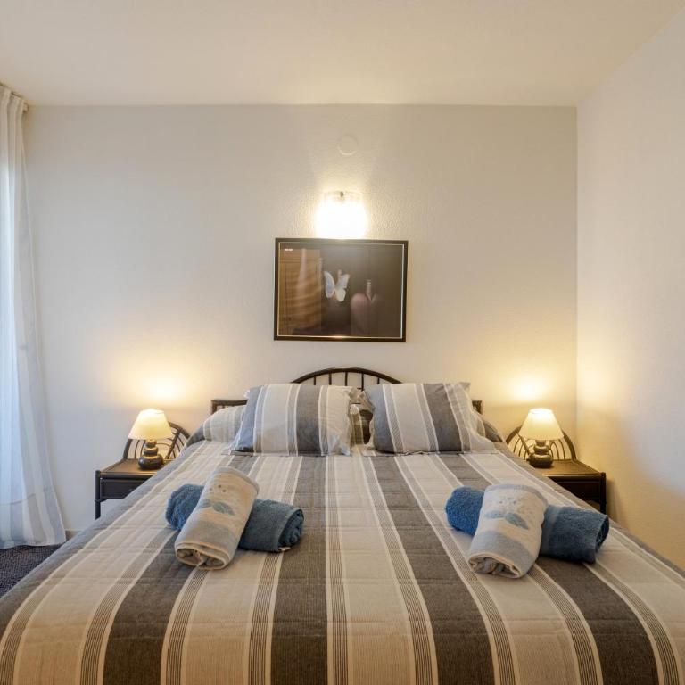 Apartment with Swimming-pool - Three-Bedroom Apartment with Water View - 20