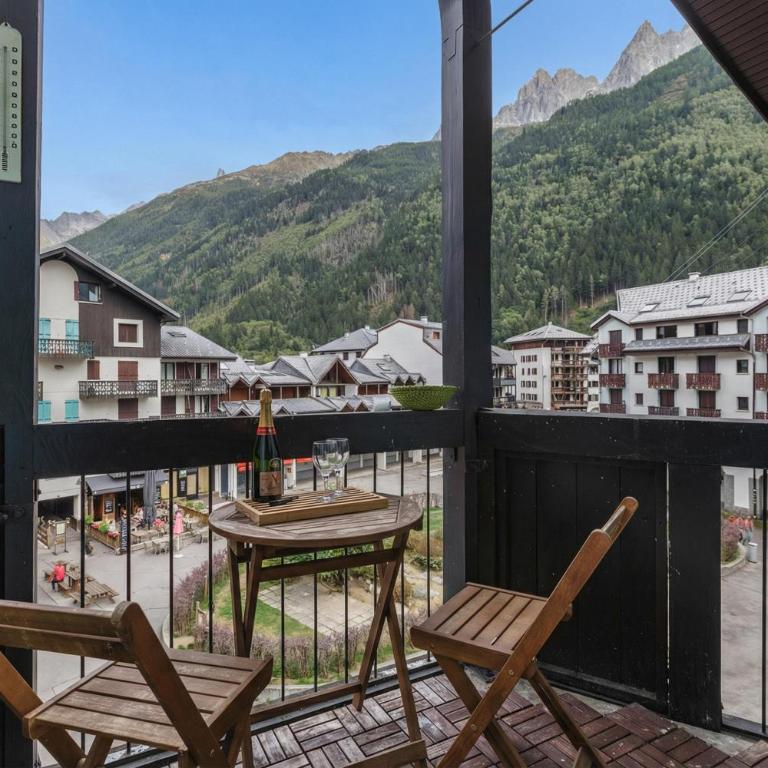 Chamonix Sud - Balme 302 - Happy Rentals - Appartement avec Vue sur la Montagne - 1
