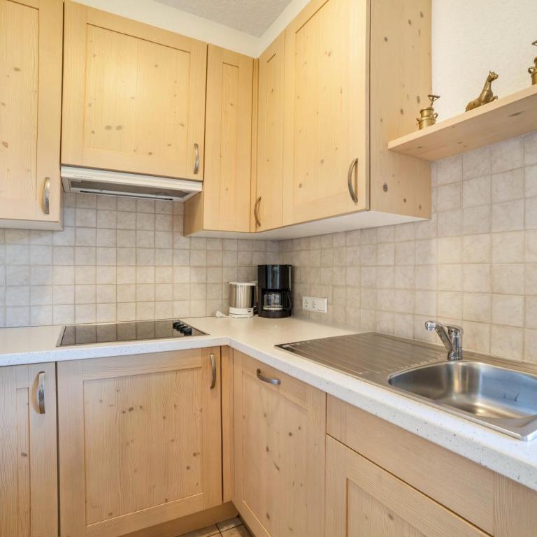 Hof am Schloss Apartment Edelweiss - Appartamento Deluxe con 2 Camere da Letto e Vista Giardino - 4