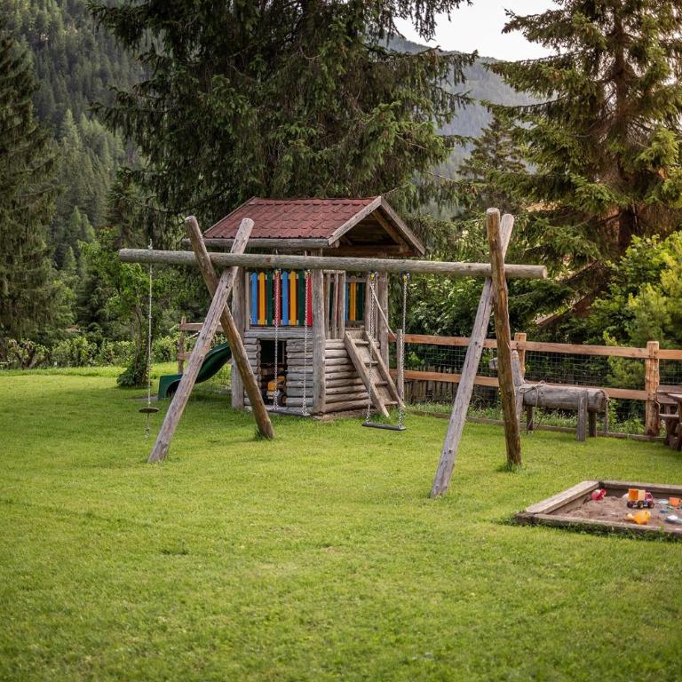Adlerhorst Rotkehlchen - Two-Bedroom Deluxe Apartment with Garden View - 14