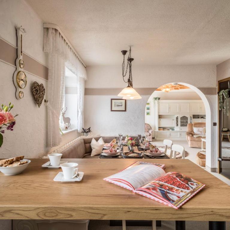 Haus Sonnenhang Wohnung 1 - Deluxe-Apartment mit 2 Schlafzimmern und Gartenblick - 10