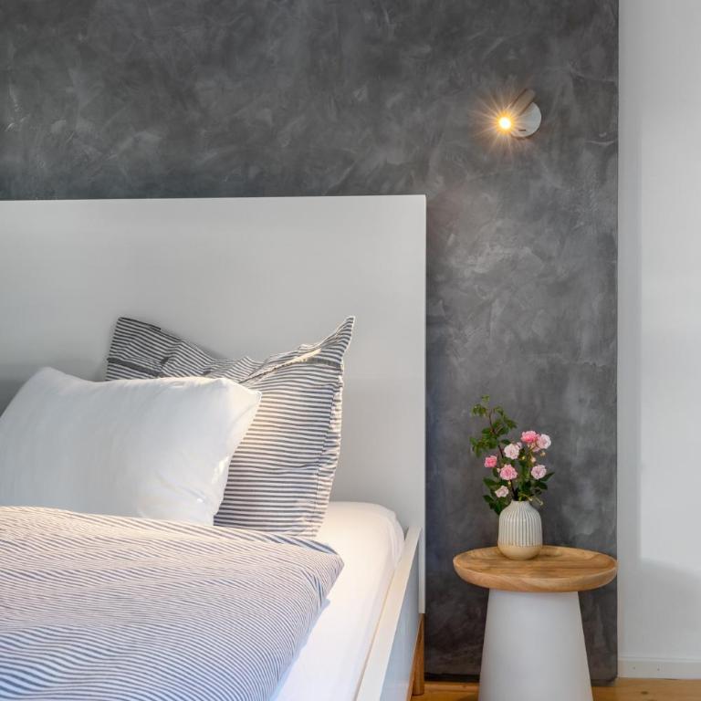 Fewo im Blauen Haus Eg - Two-Bedroom Deluxe Apartment with Garden View - 13