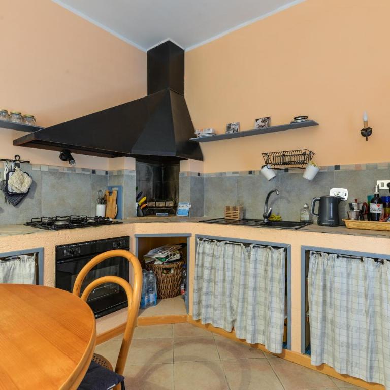 Casa La Torre - Appartamento con 3 Camere da Letto e Vista Acqua - 10