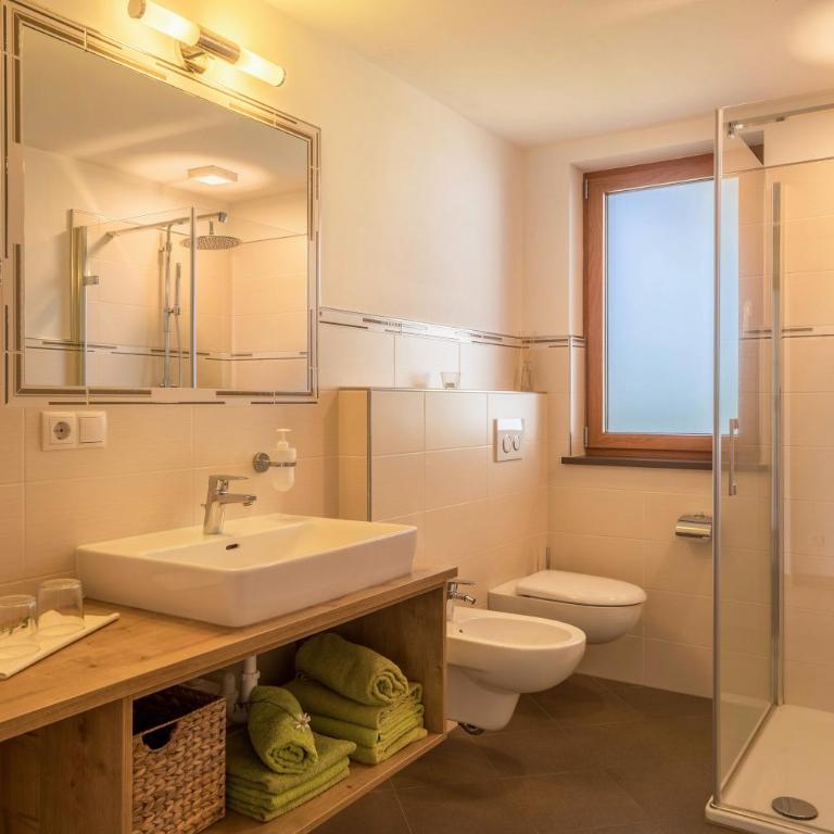 Pfandlerhof Ferienwohnung Grün - Deluxe Apartment mit Balkon und 2 Schlafzimmern - 12