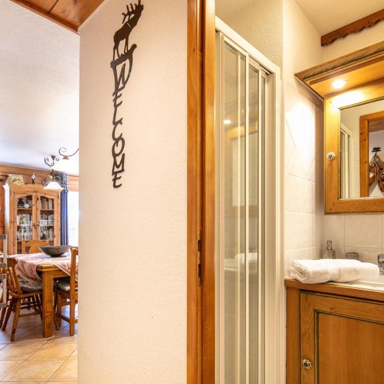 Les Préséloignés - Two-Bedroom Deluxe Apartment with Garden View - 11