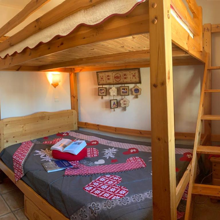 Les Préséloignés - Two-Bedroom Deluxe Apartment with Garden View - 10