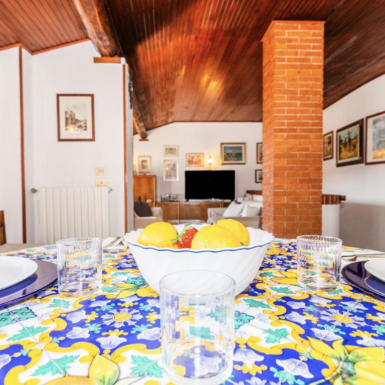 Relaxing 2BR Vacation Home with Lake Garda View & Balcony - Haus mit 2 Schlafzimmern - 8