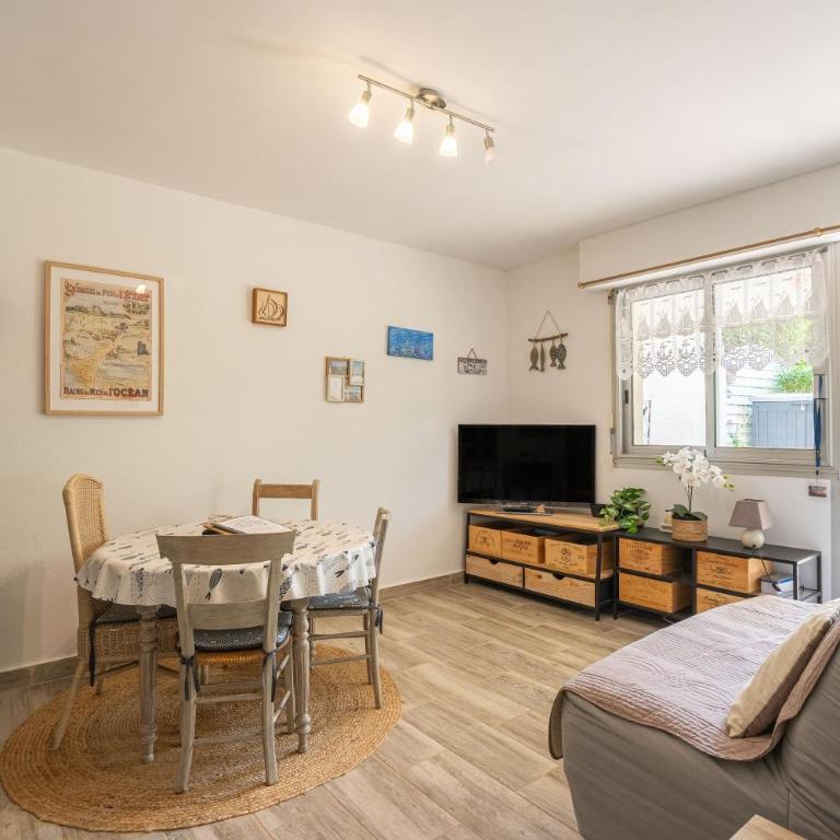 L'Echappée Royannaise - One-Bedroom Apartment with Garden View - 14