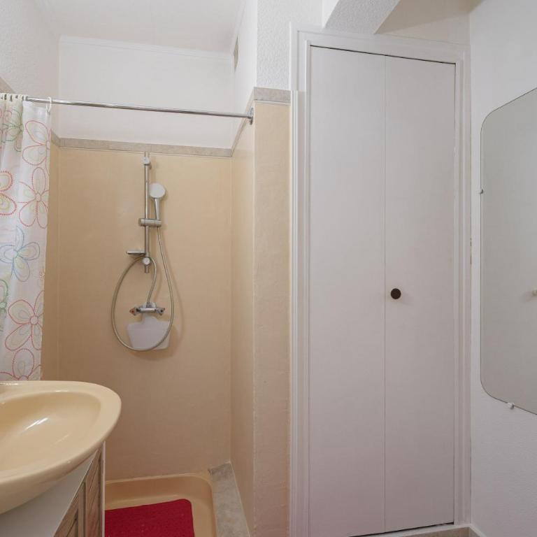 L'Echappée Royannaise - One-Bedroom Apartment with Garden View - 13