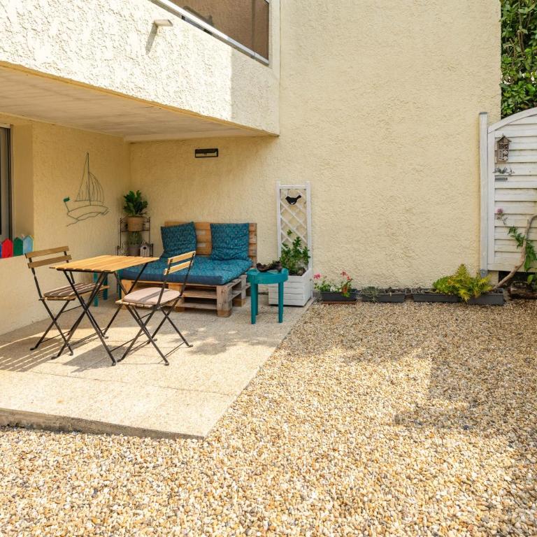 L'Echappée Royannaise - One-Bedroom Apartment with Garden View - 17