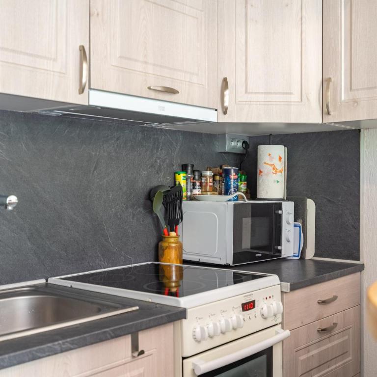 L'Echappée Royannaise - One-Bedroom Apartment with Garden View - 10