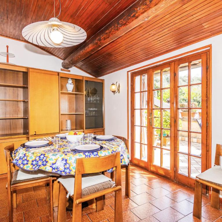 Relaxing 2BR Vacation Home with Lake Garda View & Balcony - Haus mit 2 Schlafzimmern - 32