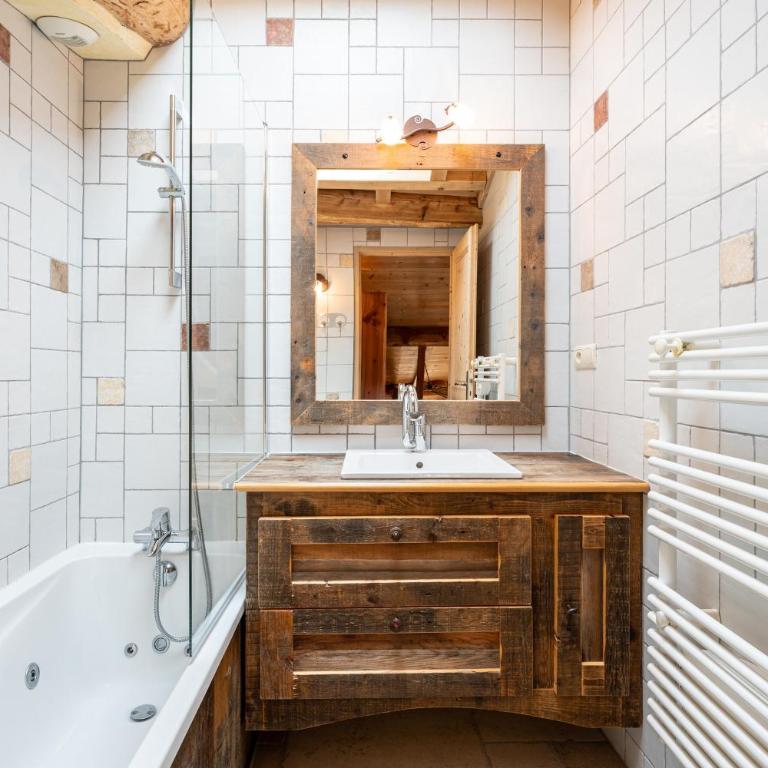 Savine 10- 11 personnes - Appartement Supérieur - Vue sur Ville - 28