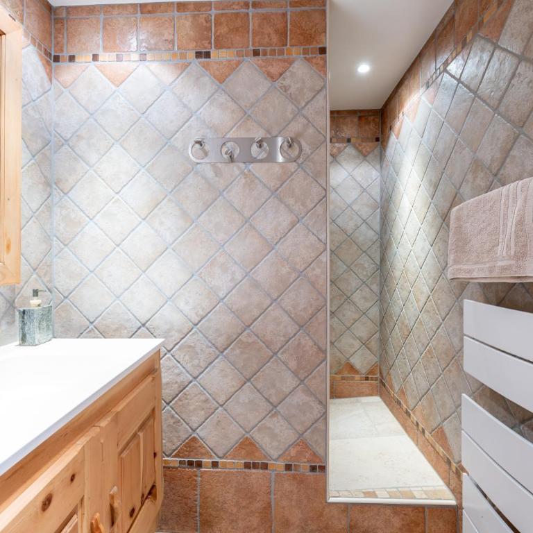 Savine 10- 11 personnes - Appartement Supérieur - Vue sur Ville - 30