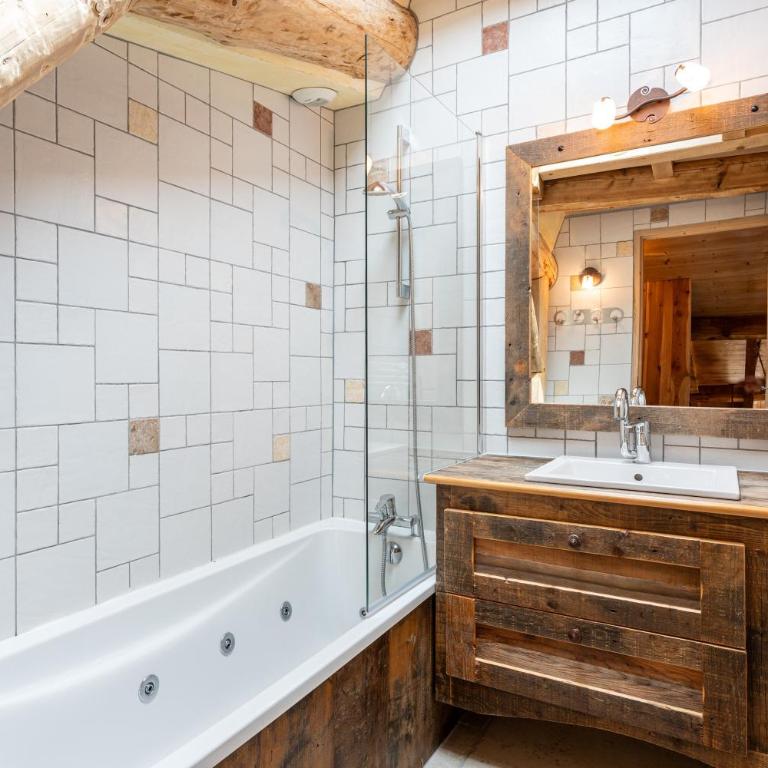 Savine 10- 11 personnes - Appartement Supérieur - Vue sur Ville - 27