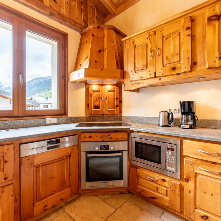 Savine 10- 11 personnes - Appartement Supérieur - Vue sur Ville - 5