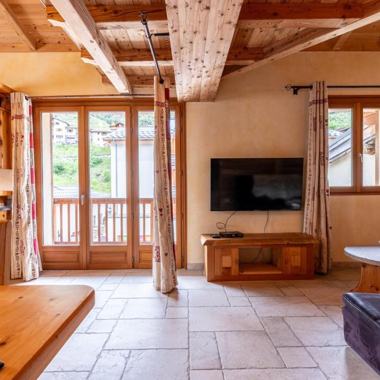 Savine 10- 11 personnes - Appartement Supérieur - Vue sur Ville - 11