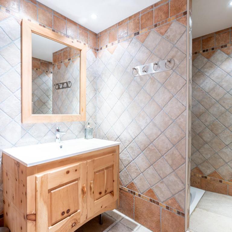 Savine 10- 11 personnes - Appartement Supérieur - Vue sur Ville - 29