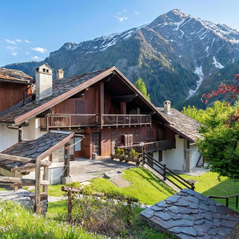 Cozy Apartment with Garden in Courmayeur - Happy Rentals - Appartement avec Vue sur la Montagne - 1