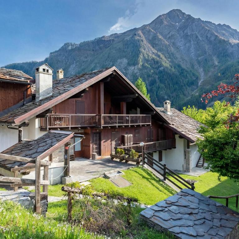 Charming Apart with Garden in Courmayeur - Happy Rentals - Apartment with Mountain View - 2
