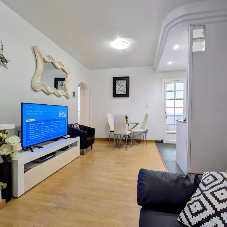 Duquesa Beach - Two-Bedroom Deluxe Apartment with Ocean View - 8