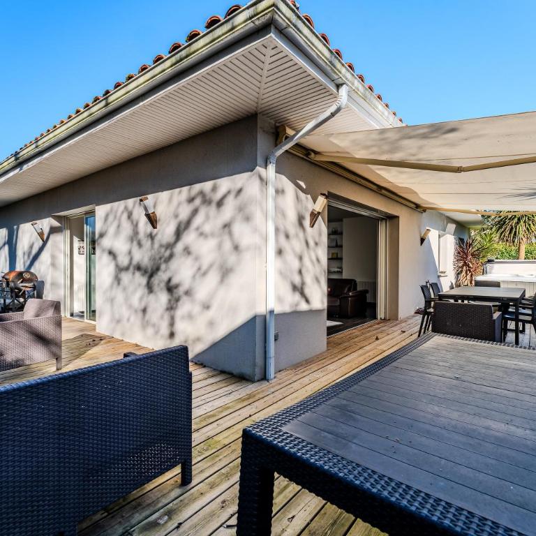 Villa jacuzzi entre Lac et Ocean - Maison 3 Chambres - 2