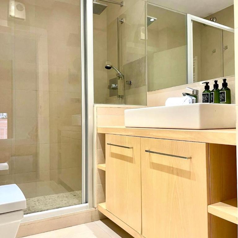 Penthouse with amazing terrace, 9p 3bd - Three-Bedroom Apartment - 7