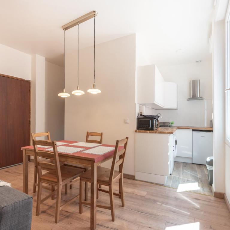 Grottes de Lourdes - 4 pers - Appartement Supérieur - Vue sur Ville - 8