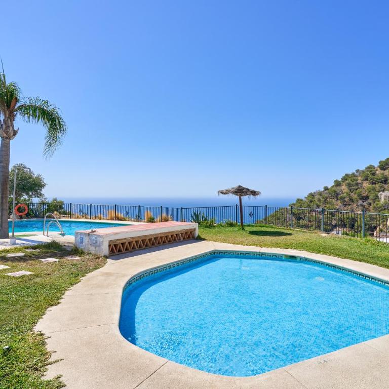 Stunning sea views pool garden - Vacation Home - 2