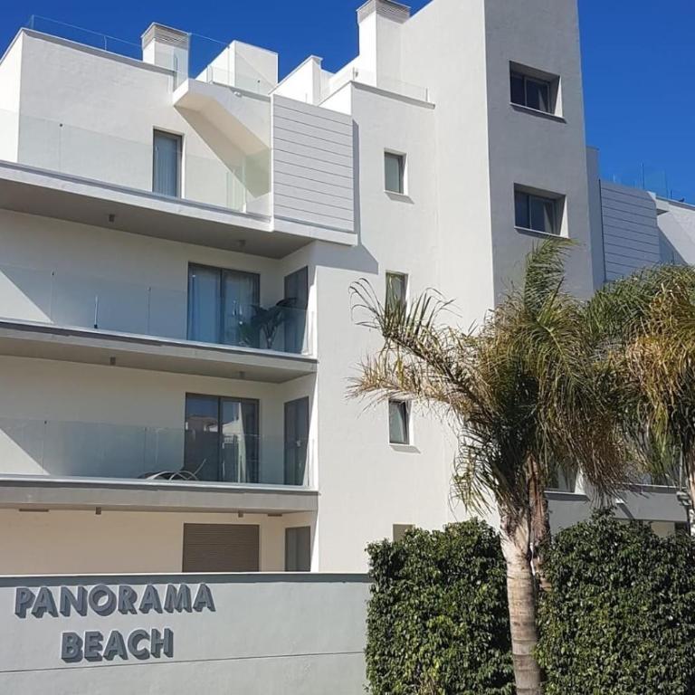 Panorama iii - Three-Bedroom Apartment with Water View - 14