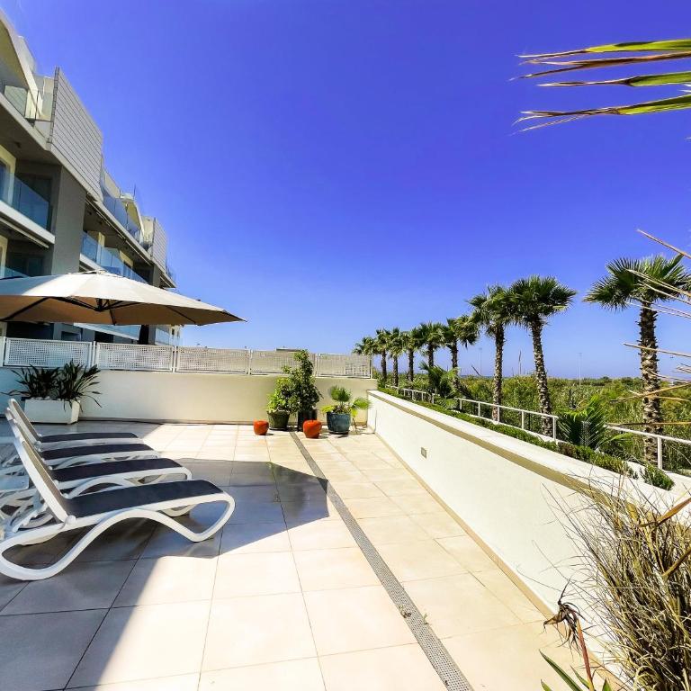 Panorama iii - Three-Bedroom Apartment with Water View - 3