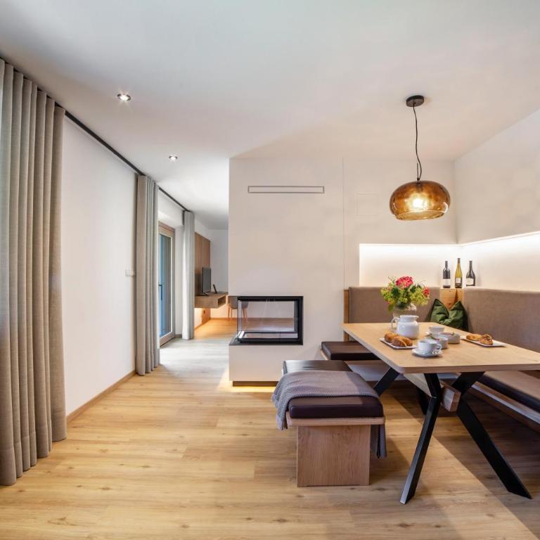Apartment Berta - Two-Bedroom Deluxe Apartment with Garden View - 2