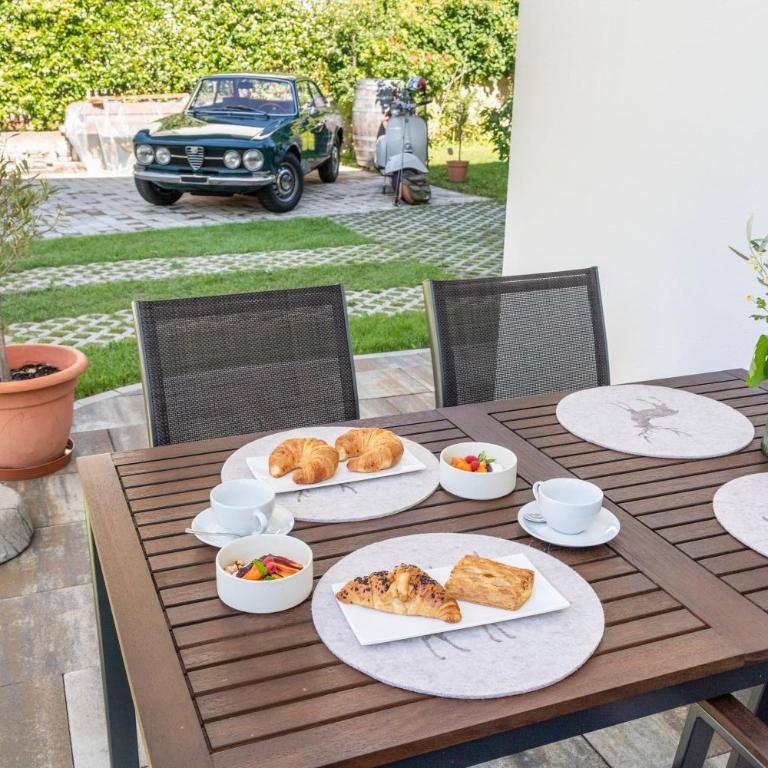 Apartment Berta - Two-Bedroom Deluxe Apartment with Garden View - 22