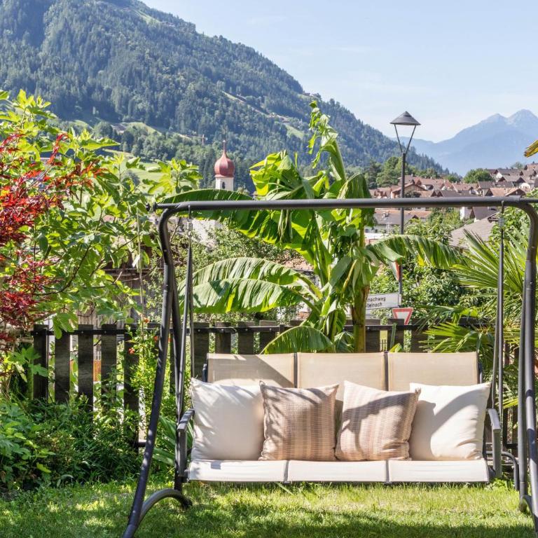 Apartment Berta - Two-Bedroom Deluxe Apartment with Garden View - 26